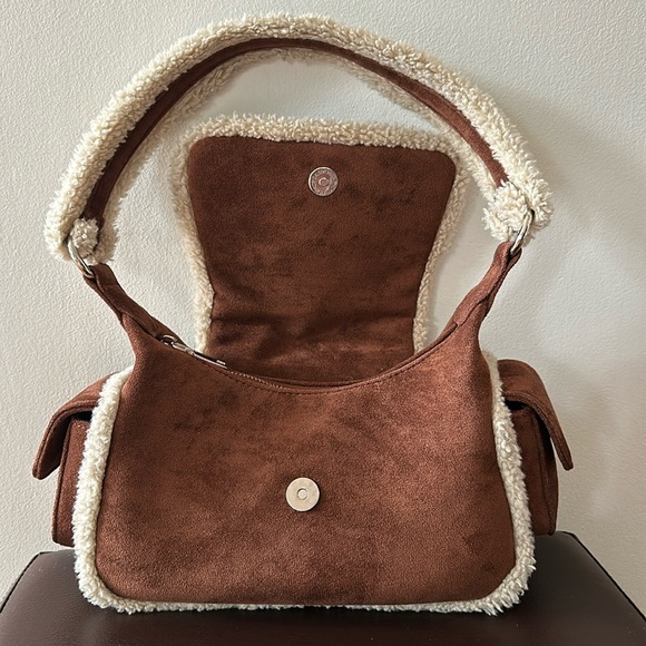 W Concept Shearling Shoulder Bag - Picture 10 of 15